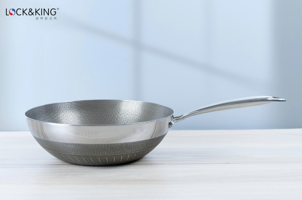 Không lưu trữ thức ăn sau khi sử dụng chảo Titanium